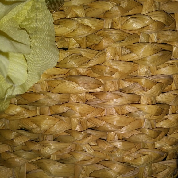 Nice square straw bag. - Picture 6 of 6